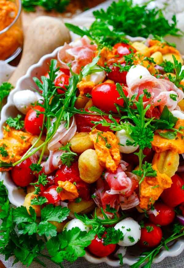 Gnocchi salade met rode pesto