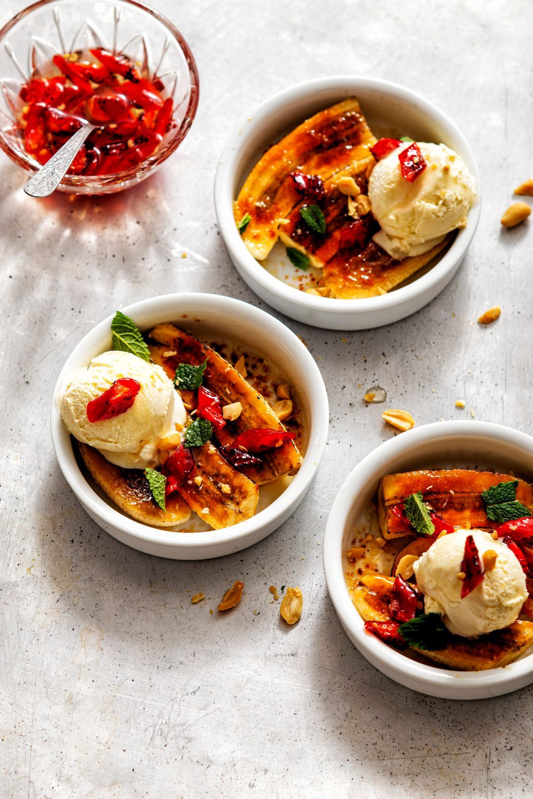 ‘Banane brûlée’ met vanille-ijs en gekonfijte chilipeper