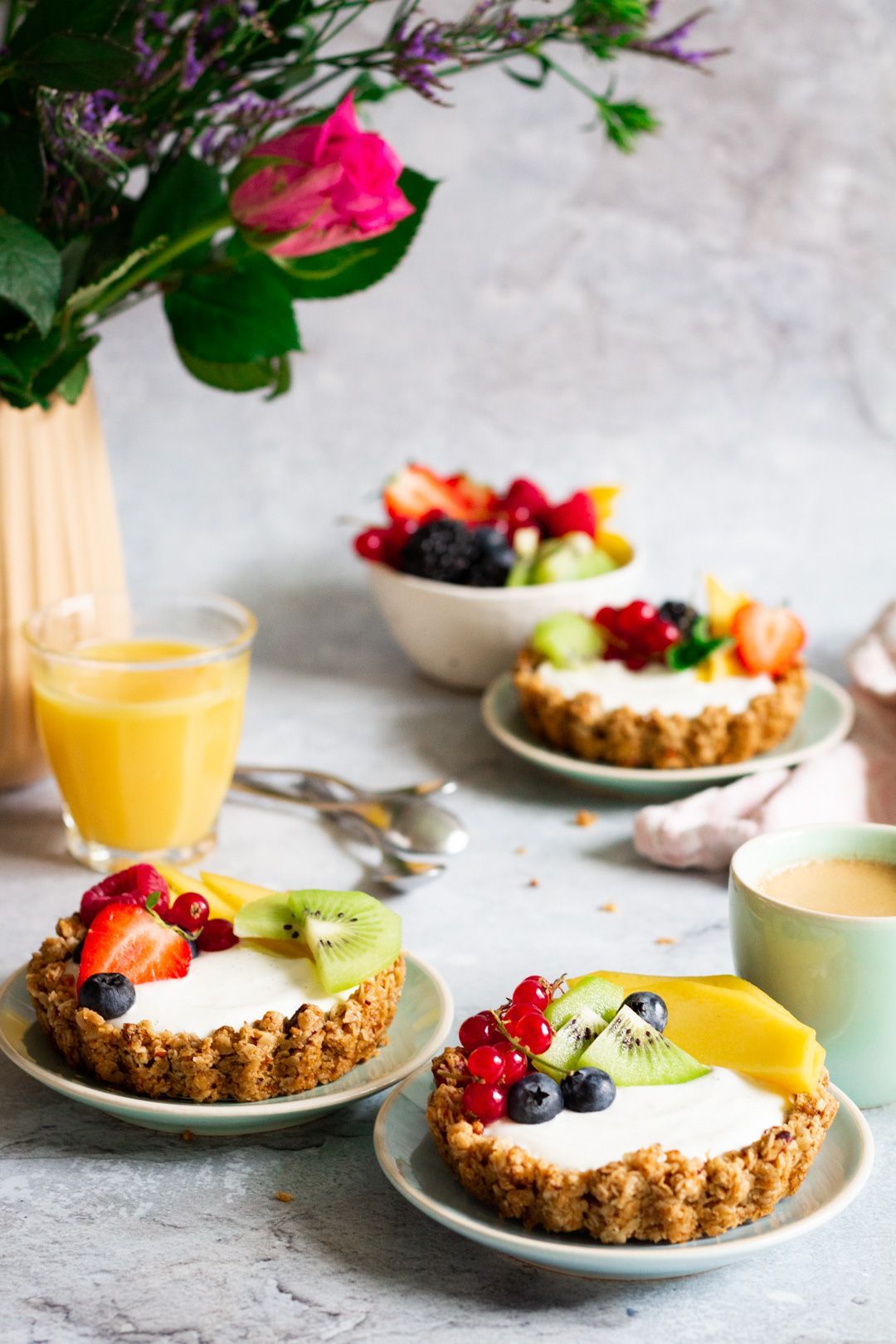 Ontbijttaartjes met verse kaas en fruit