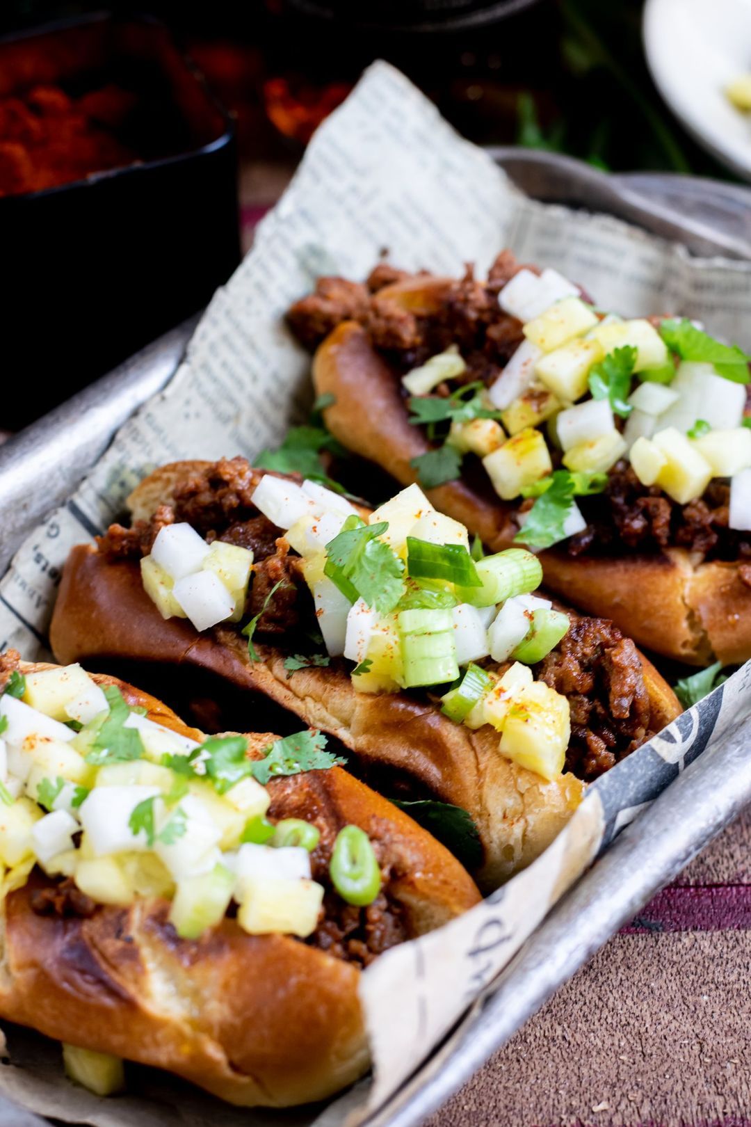 Rum spiced broodje gehakt met ananas salsa