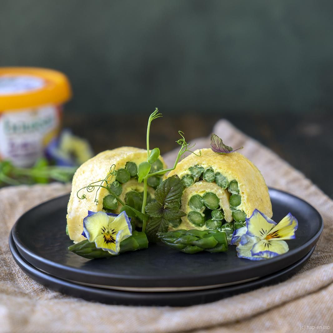 Opgerolde omelet met groene asperges en Boursin India