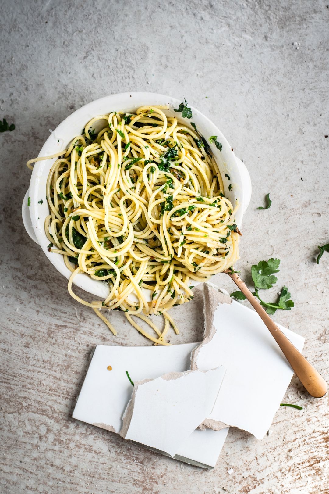 Spaghetti met look, peterselie en chilivlokken