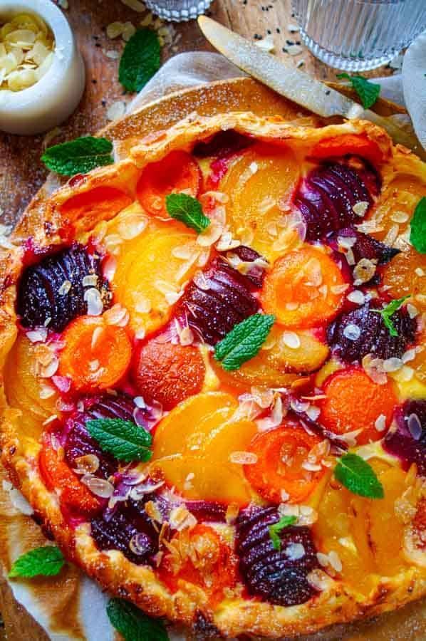 Bladerdeeg plaattaart met zomerfruit