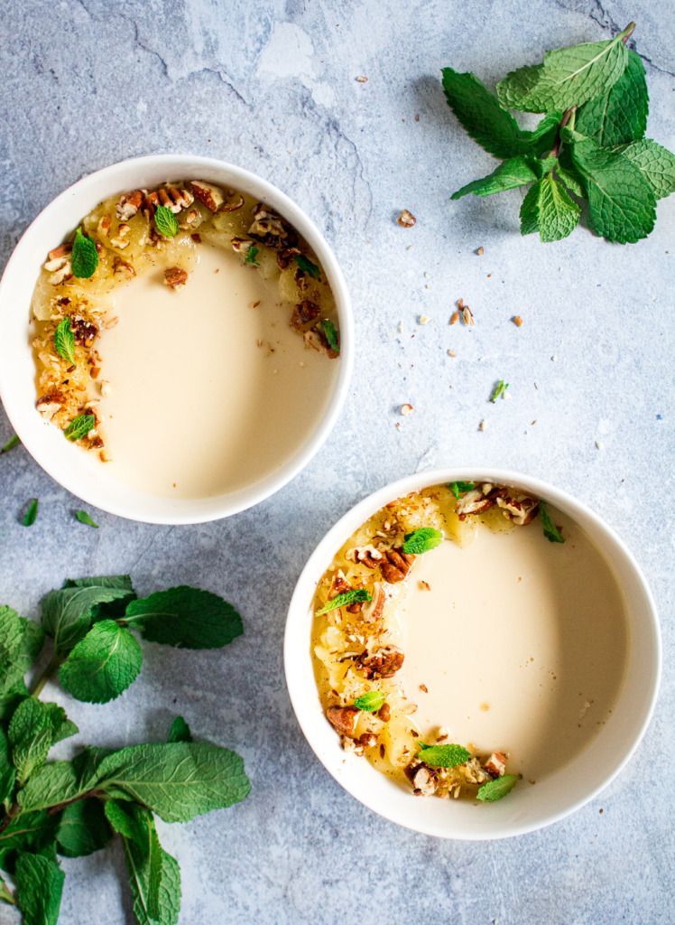 Panna cotta met ahornsiroop en peer