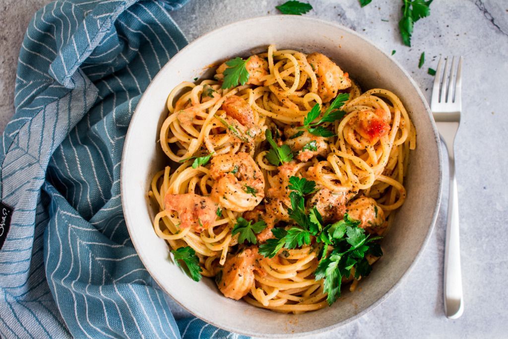 Pasta met tomaat en scampi