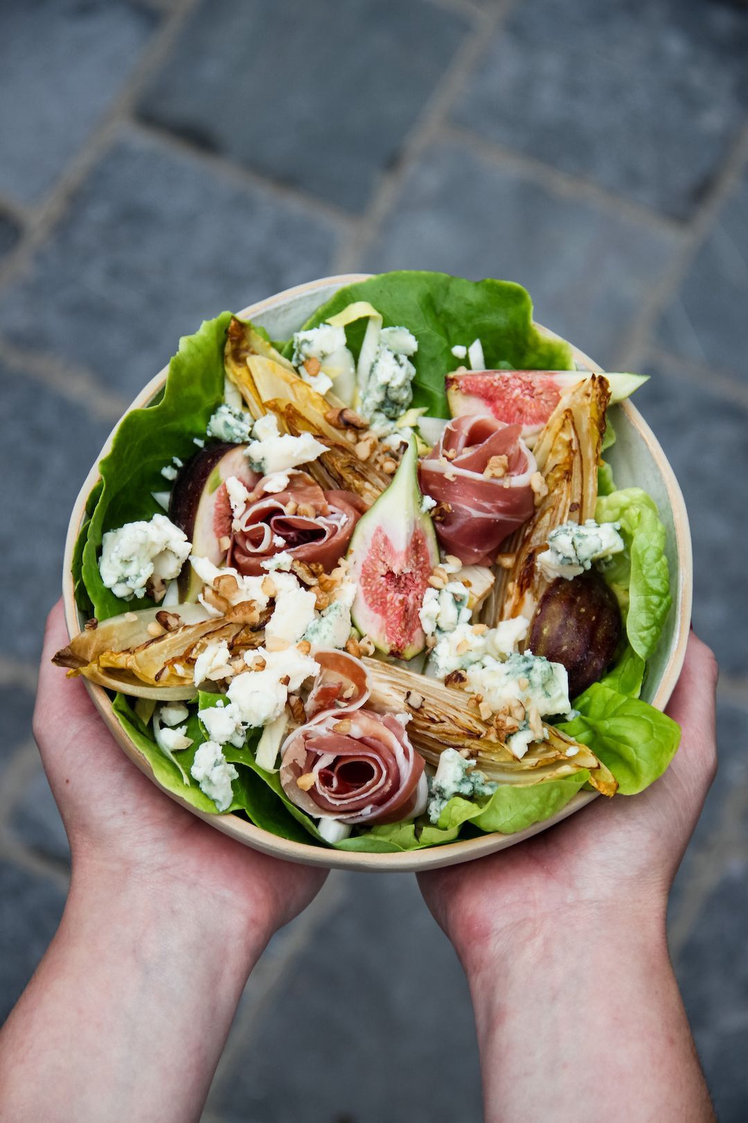 Salade met gebakken witloof en blauwe kaas