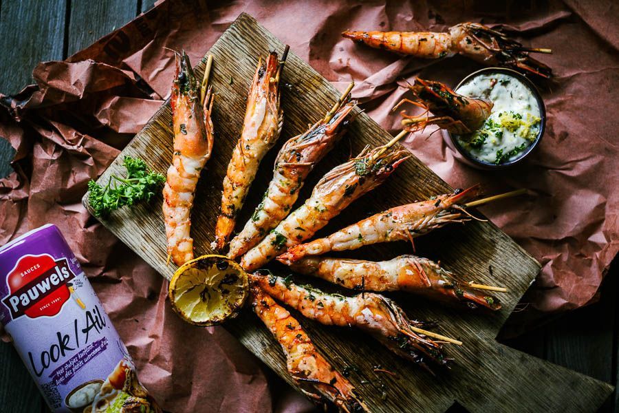 Gegrilde tijgergarnalen met gremolata looksaus