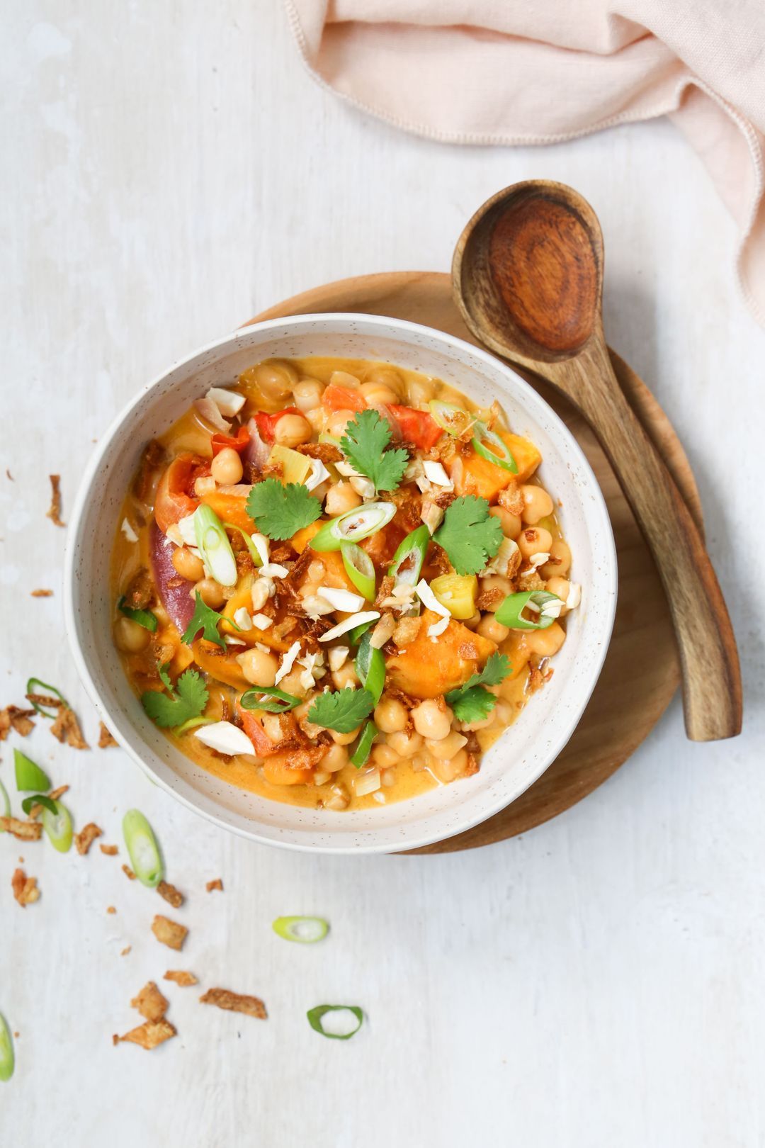 Rode curry met zoete aardappel en kikkererwten