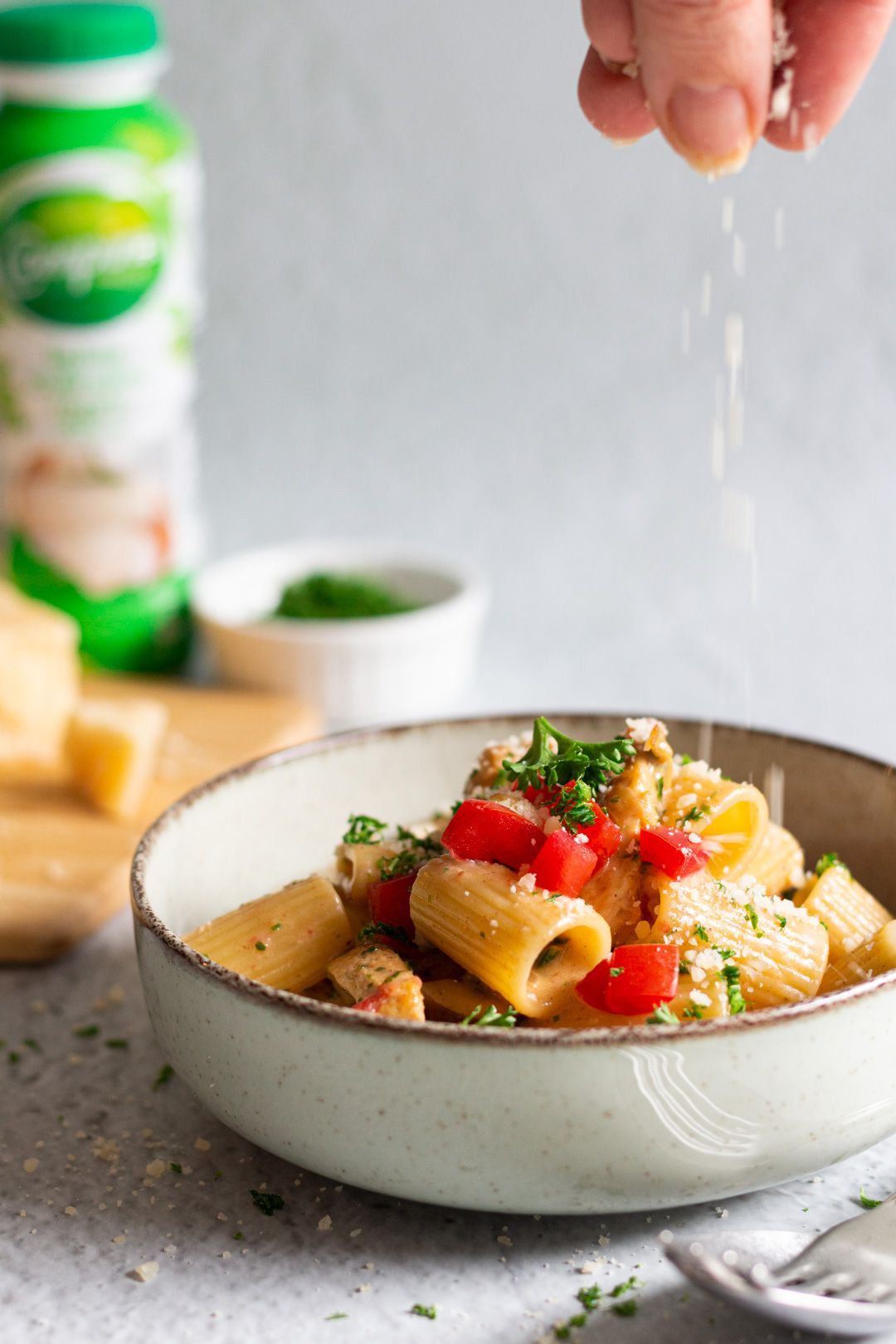 Pasta met kip, tomaten en champignons