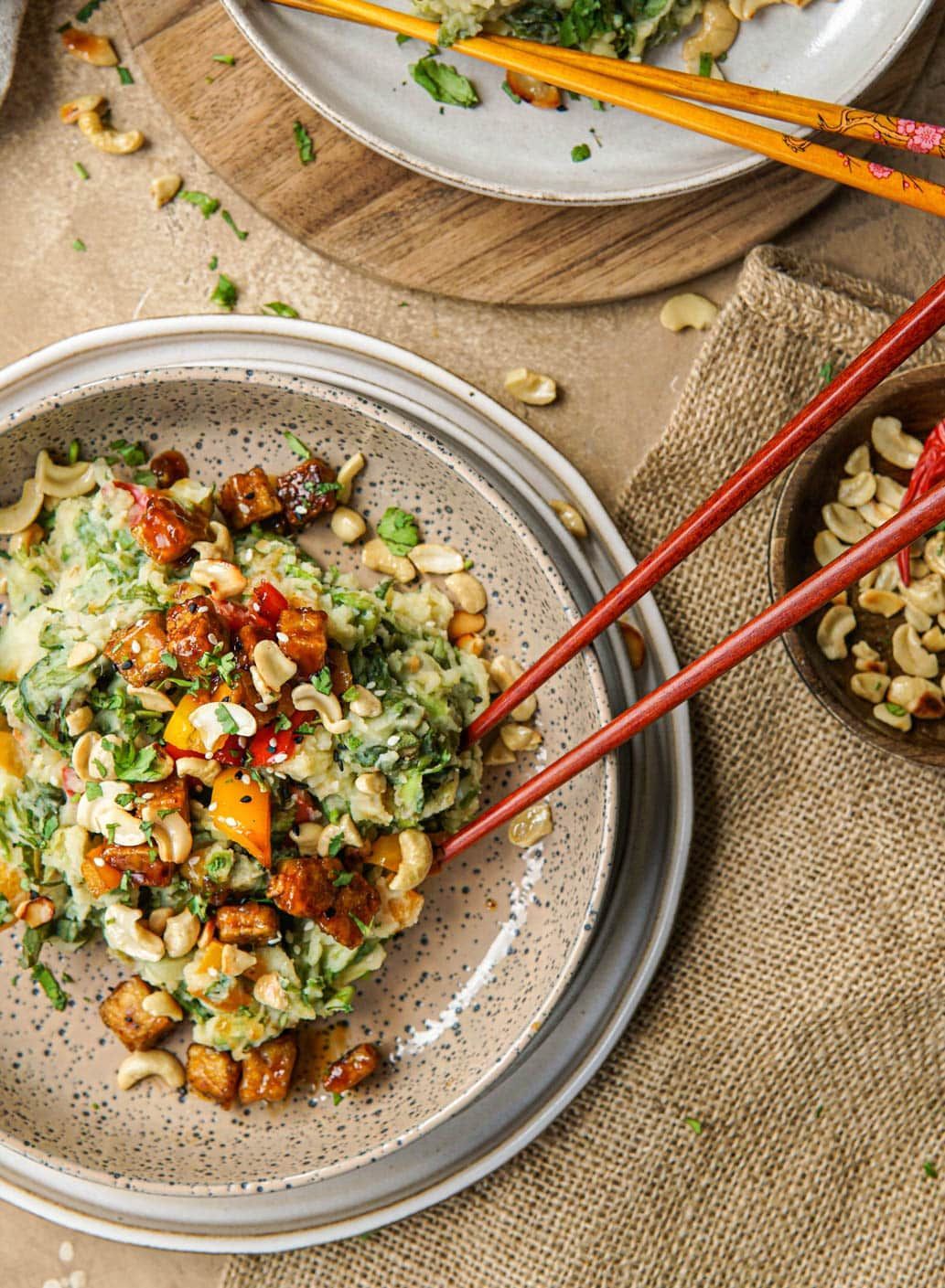 Aziatische andijvie stamppot met sticky tofu