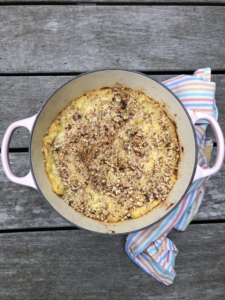 Ovenschotel met kip, prei en hazelnoten