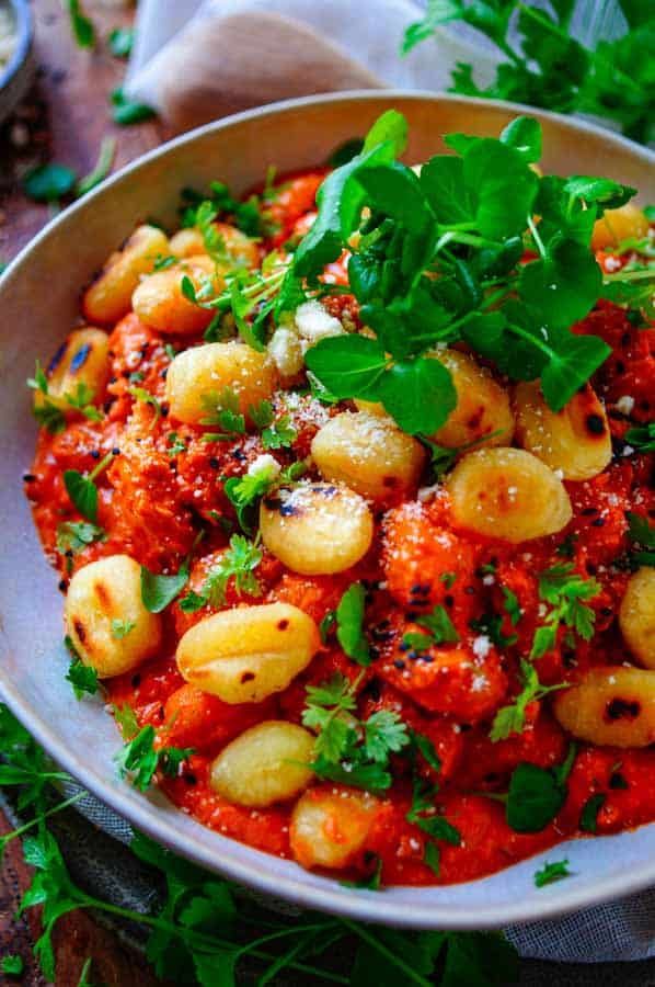 Kip met paprikasaus en gnocchi