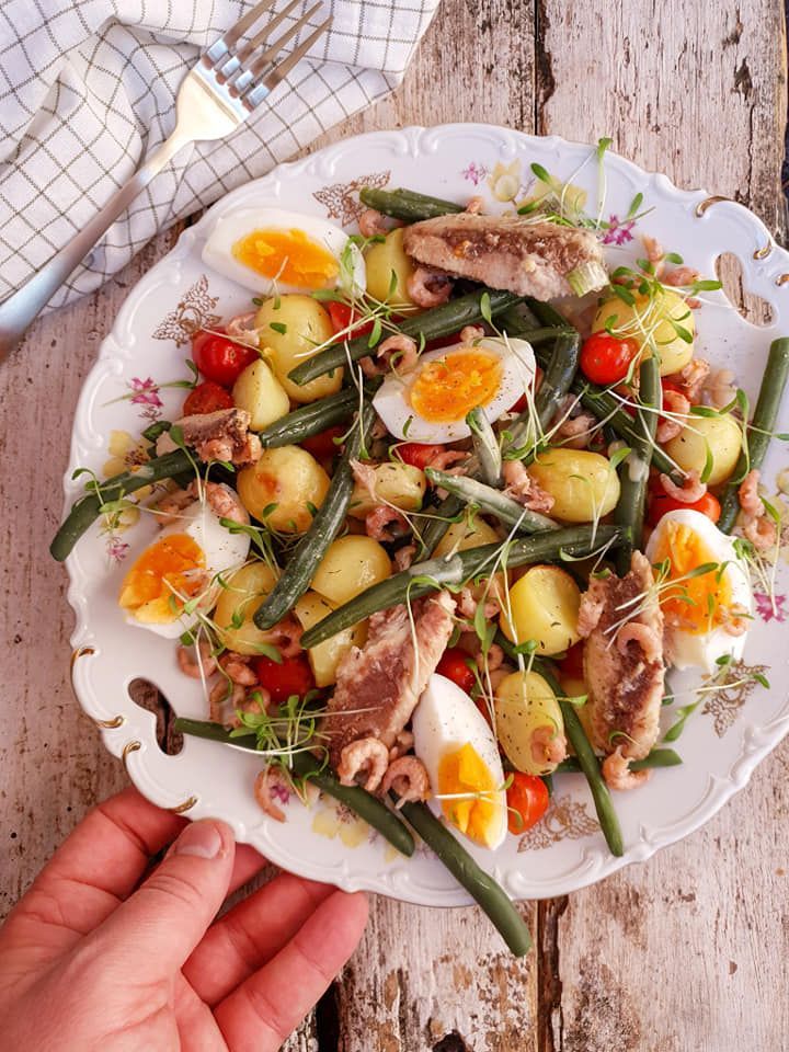 Salade met fijne boontjes, krieltjes, sardines, garnalen en een mosterdhoningdressing