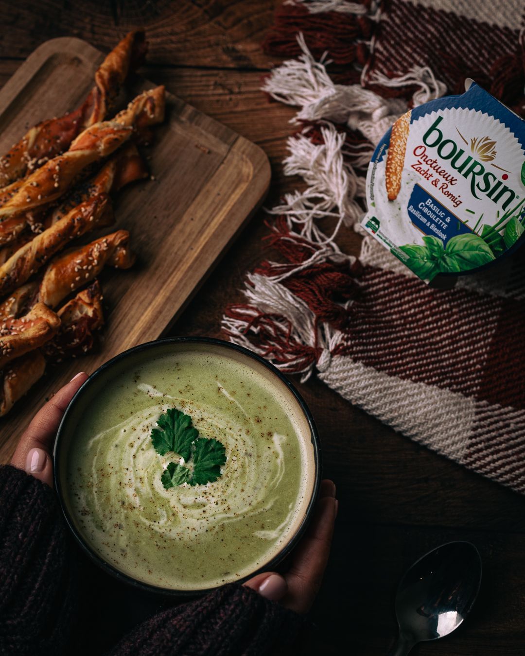 Courgettesoep met kruidenkaas & feestelijke soepstengels