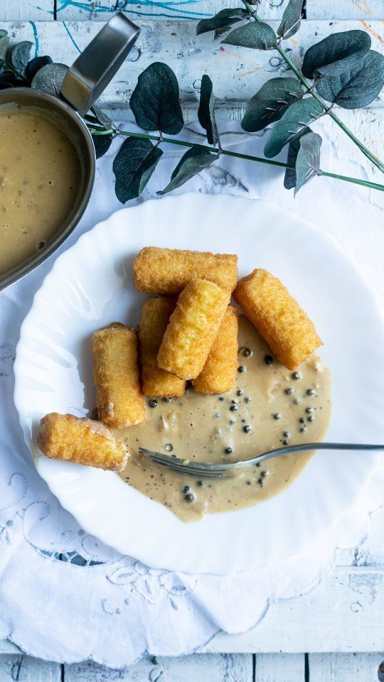 Kroketjes & peperroomsaus met uienconfit