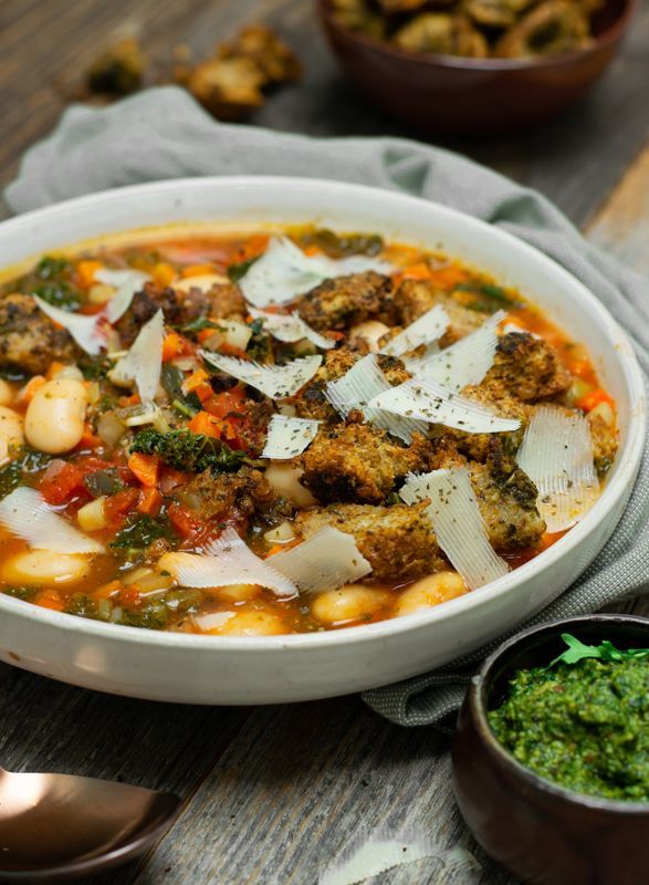 Minestrone met pestokrokjes