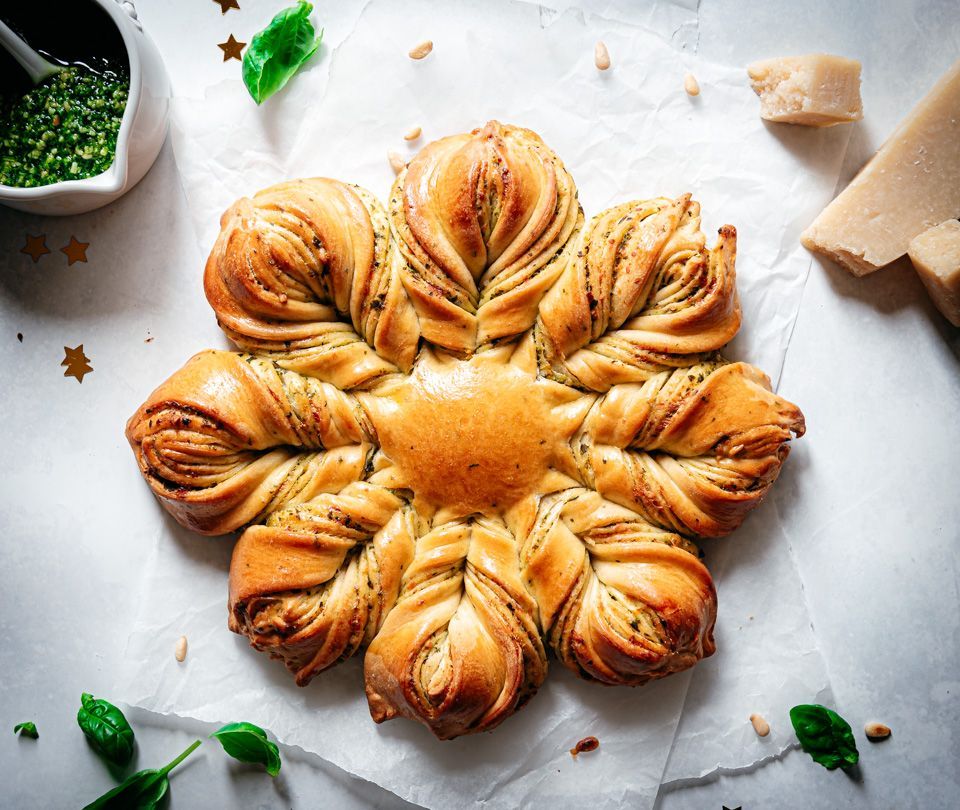Kerstbrood ster met pesto
