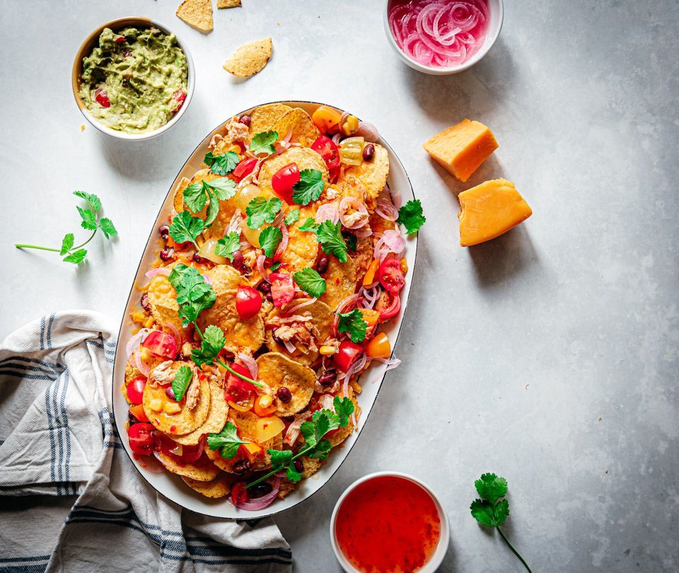 Pulled chicken nacho’s met chilisaus