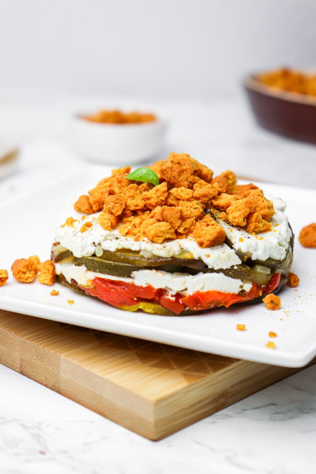 Courgette tomaat en verse geitenkaas crumble
