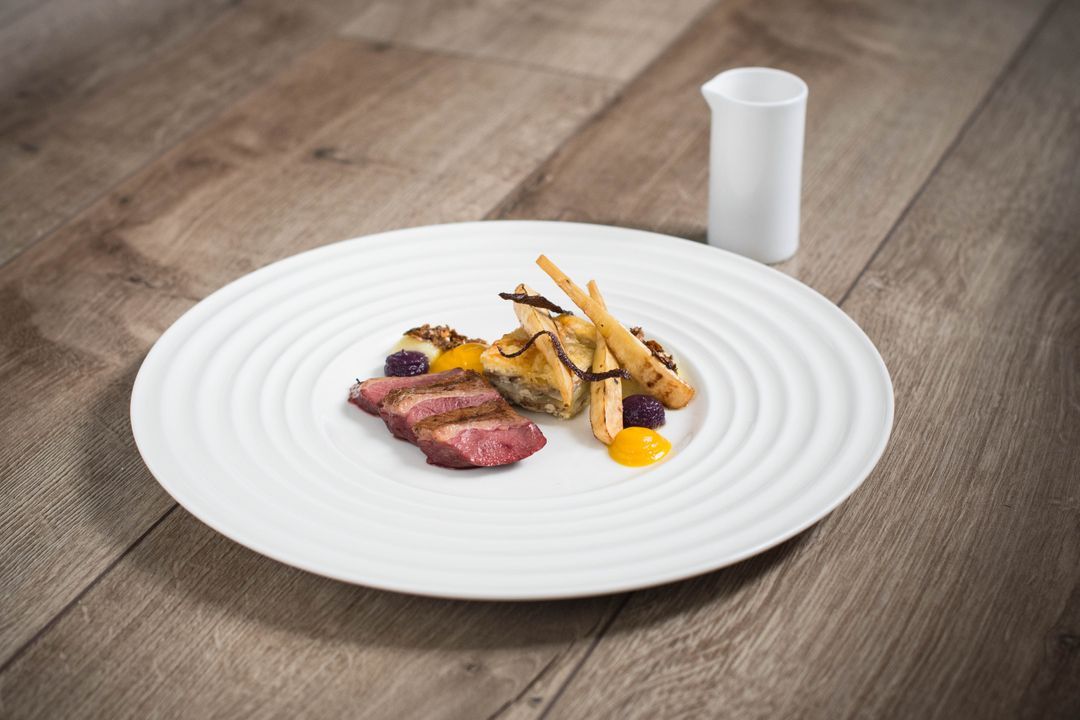 Gerookte wilde eend met pastinaak en aardpeer