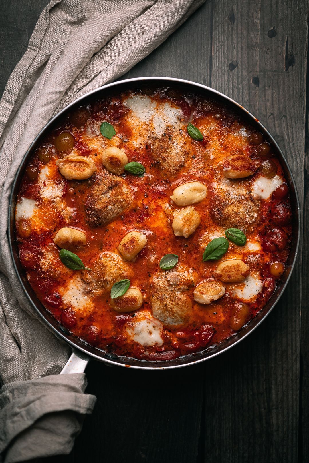 Malse kippendijen met tomaat & mozzarella