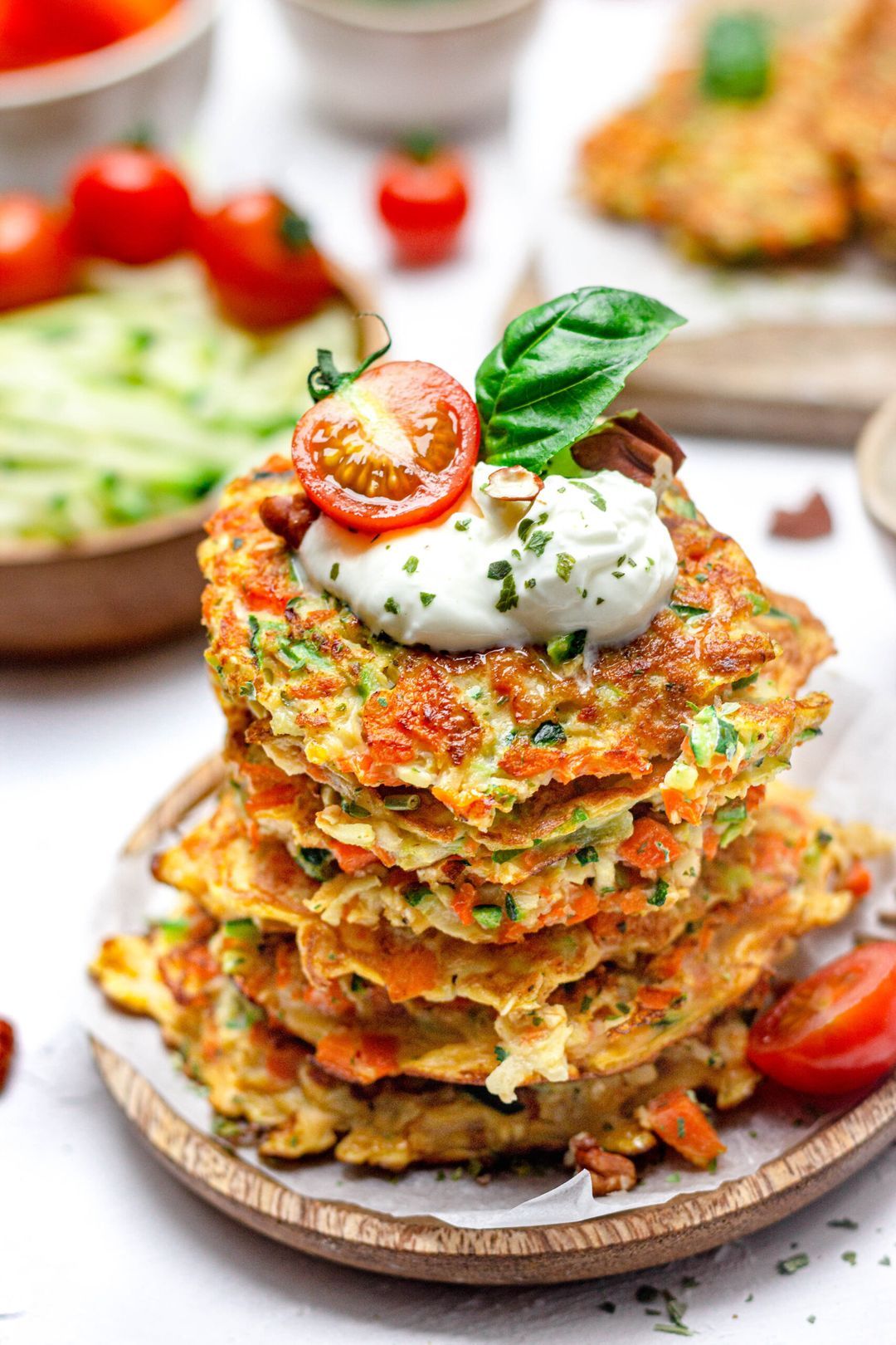 Gezonde courgette wortel fritters, makkelijk & vol groenten!