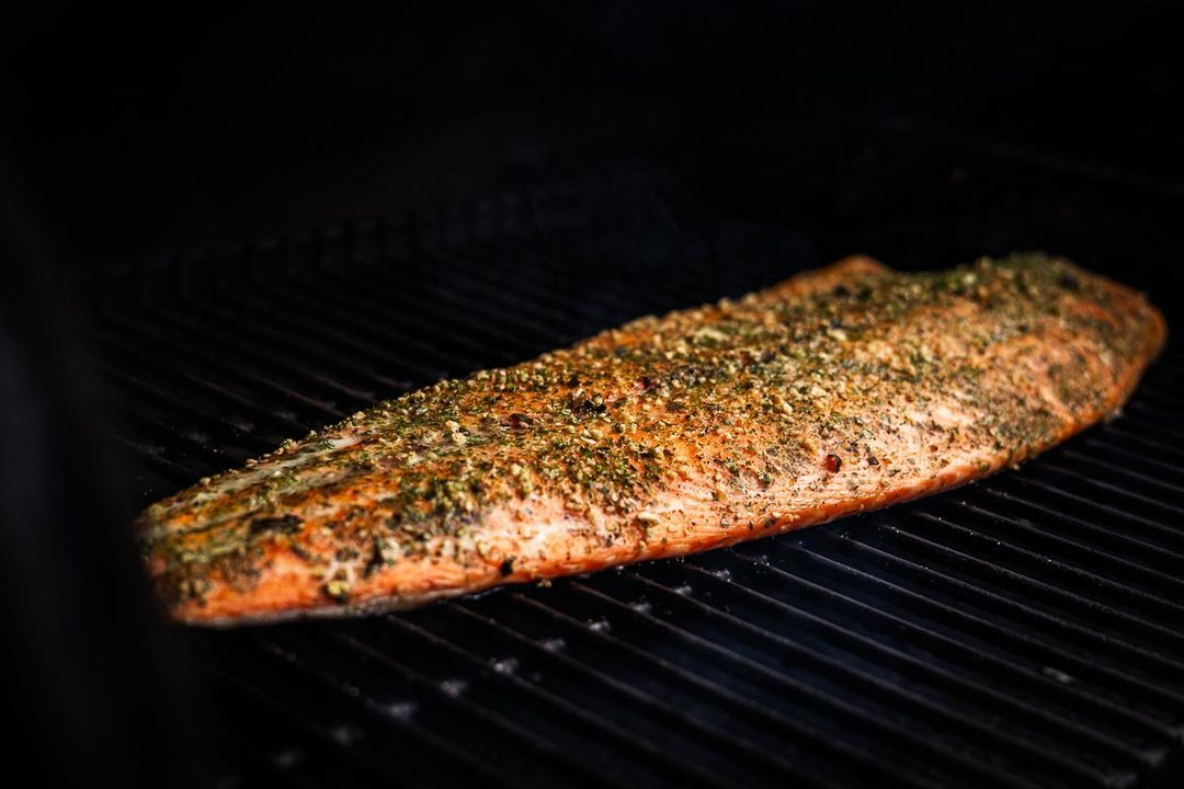 Op de bbq warm gerookte zalm zijde – #start2bbq
