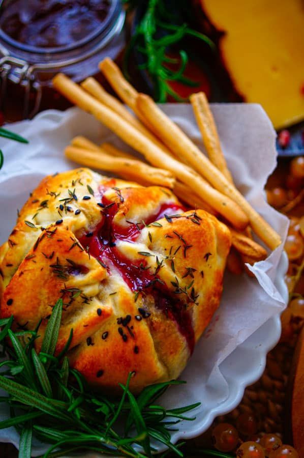 Brie in bladerdeeg