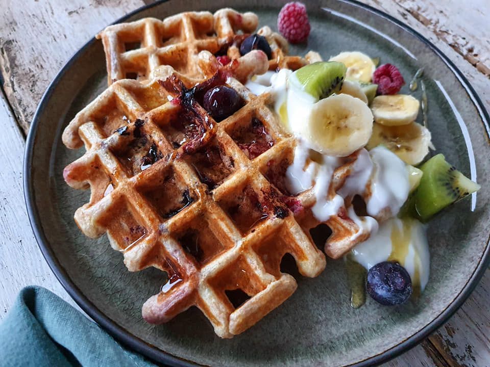 Speltwafels met yoghurt en bessen