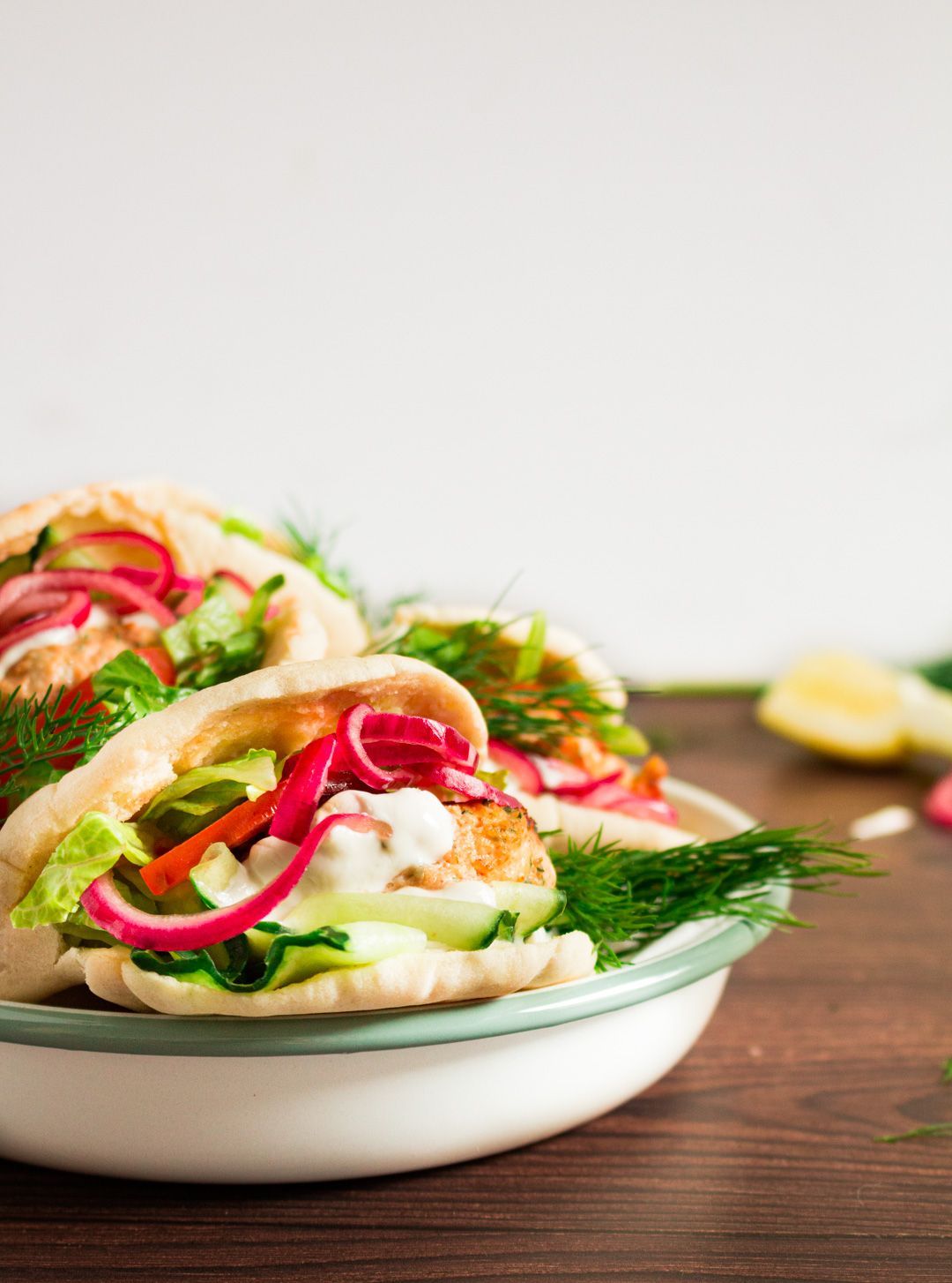 Kipburgers met feta, zure room en dille