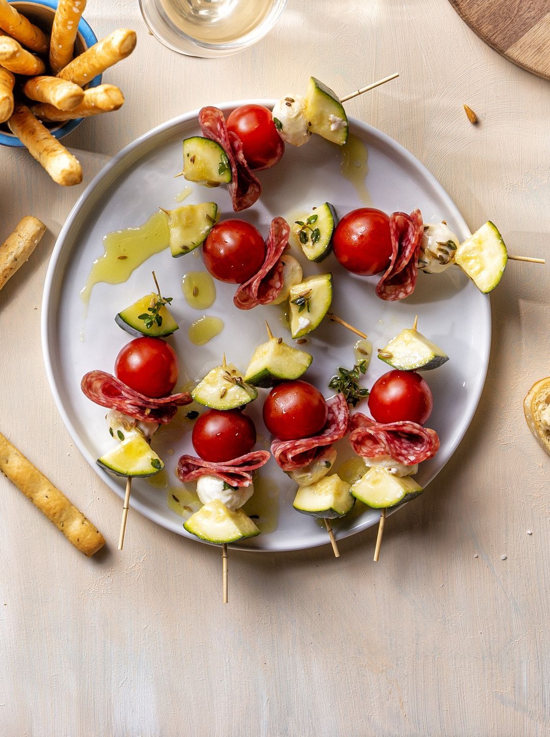 Spiesjes met gemarineerde courgette en mozzarella