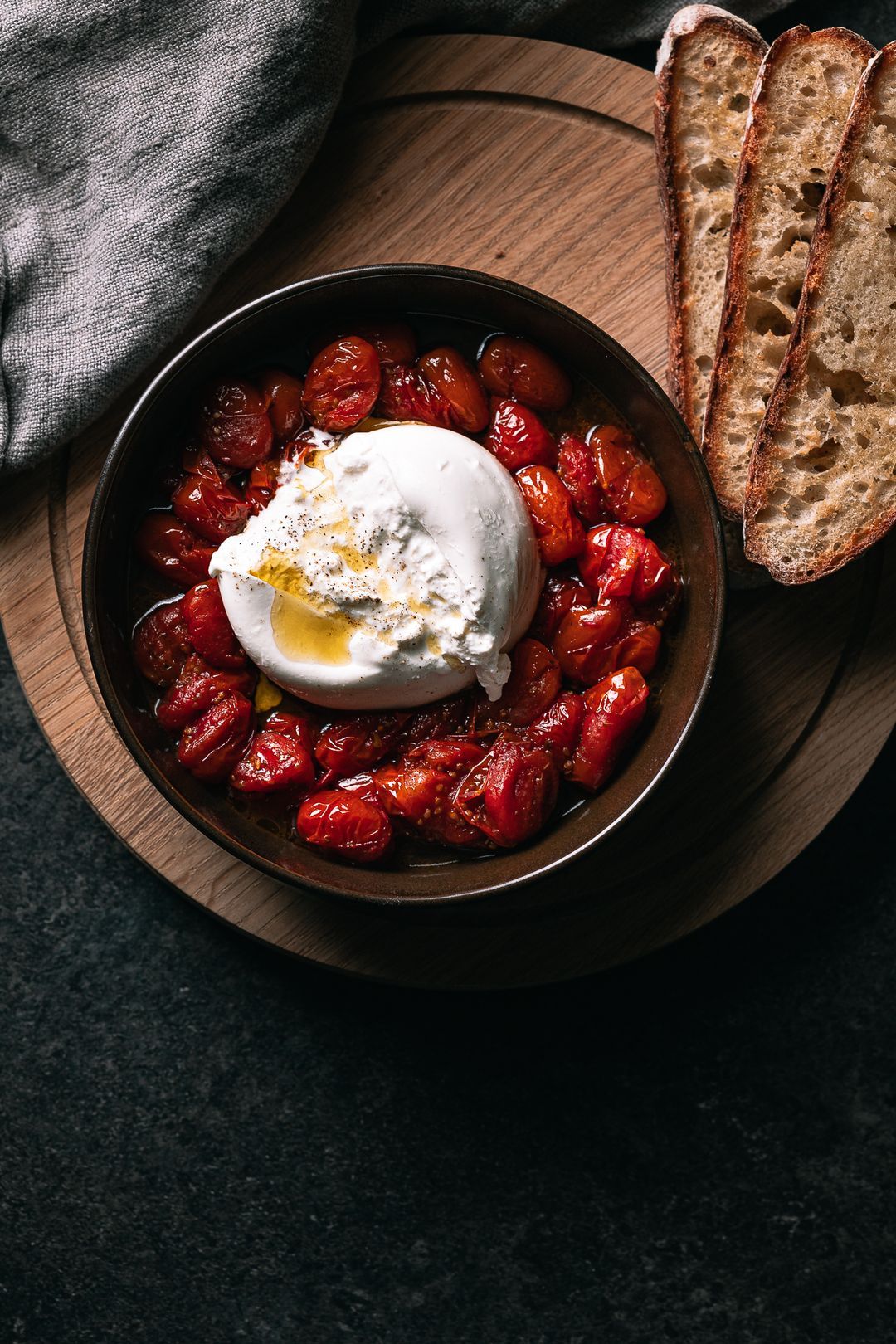 Toast met kerstomaten & burrata 💚🤍❤️