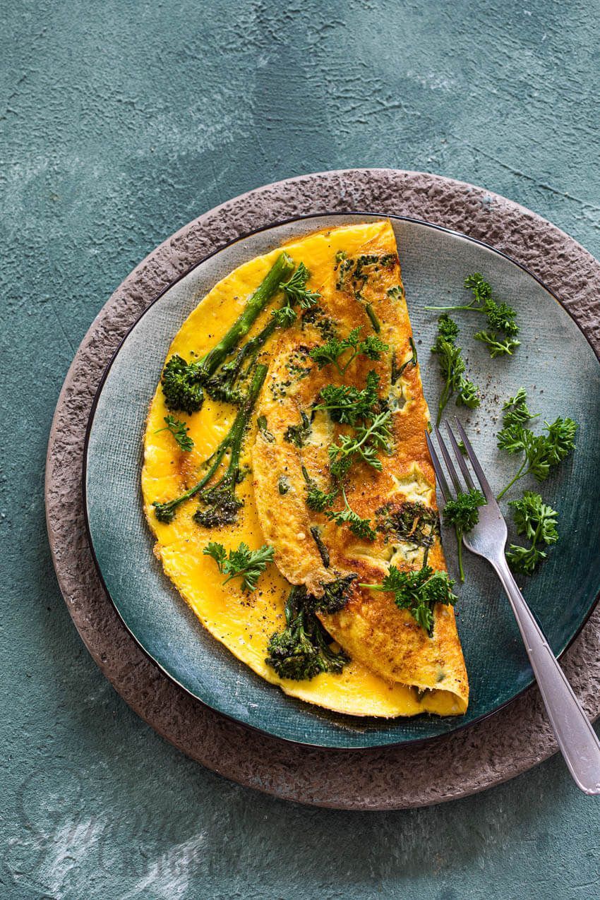 Omelet met broccoli en peterselie