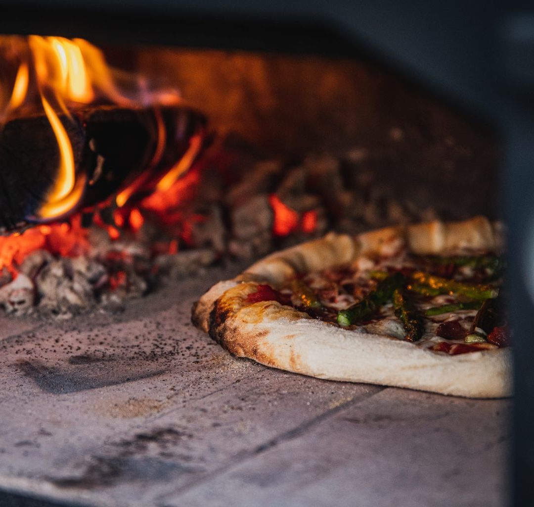 Zuurdesempizza uit de VONKEN houtoven