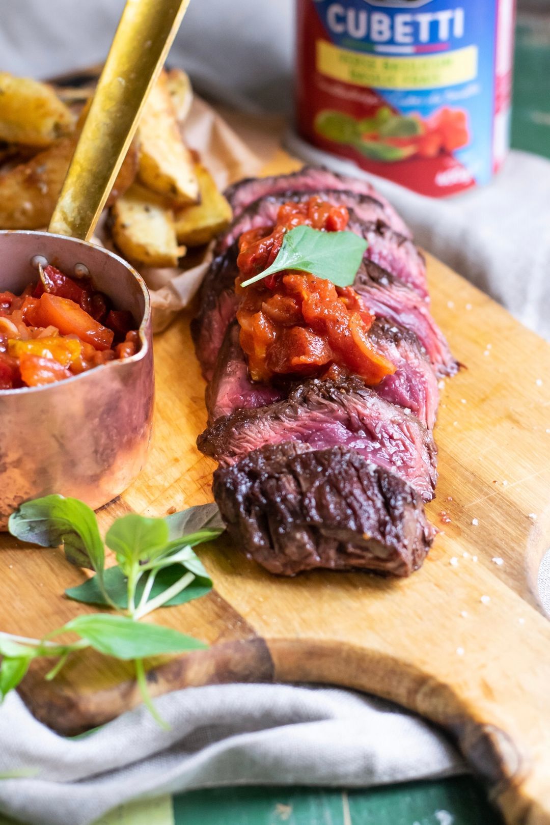 Onglet met Provençaalse saus en krokante aardappelwedges