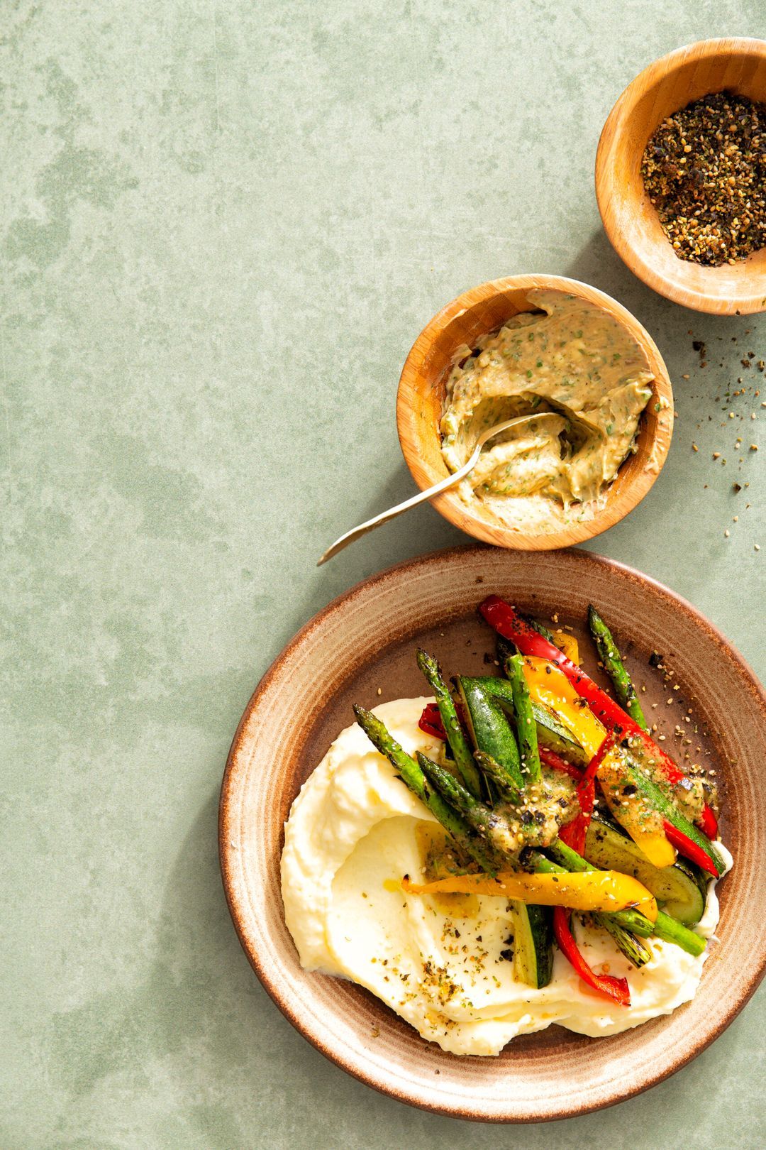 Gegrilde groenten met misoboter en romige puree