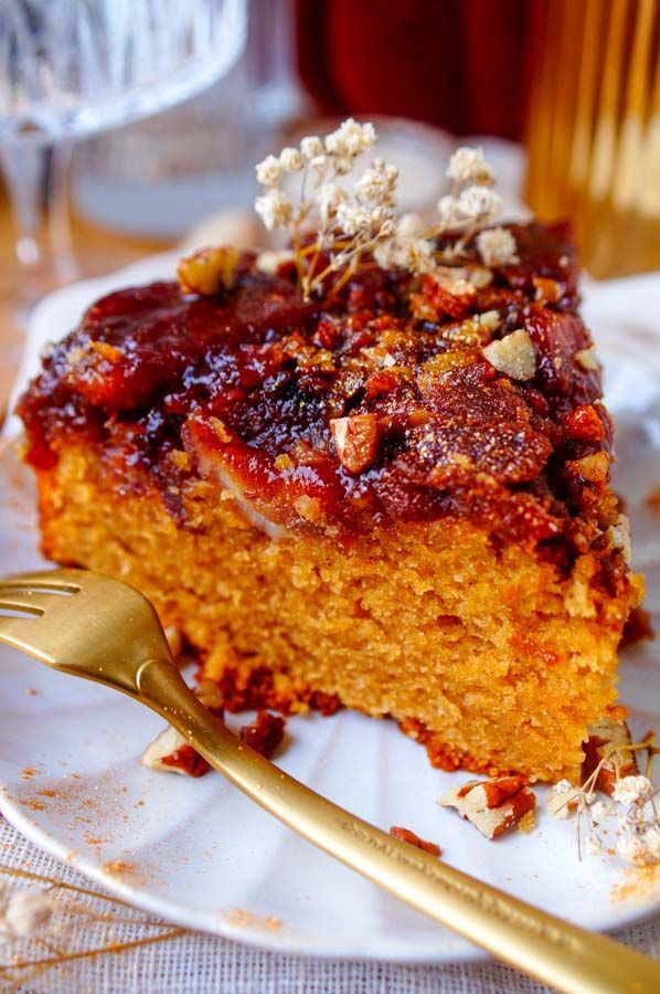 Cake met gekarameliseerde banaan