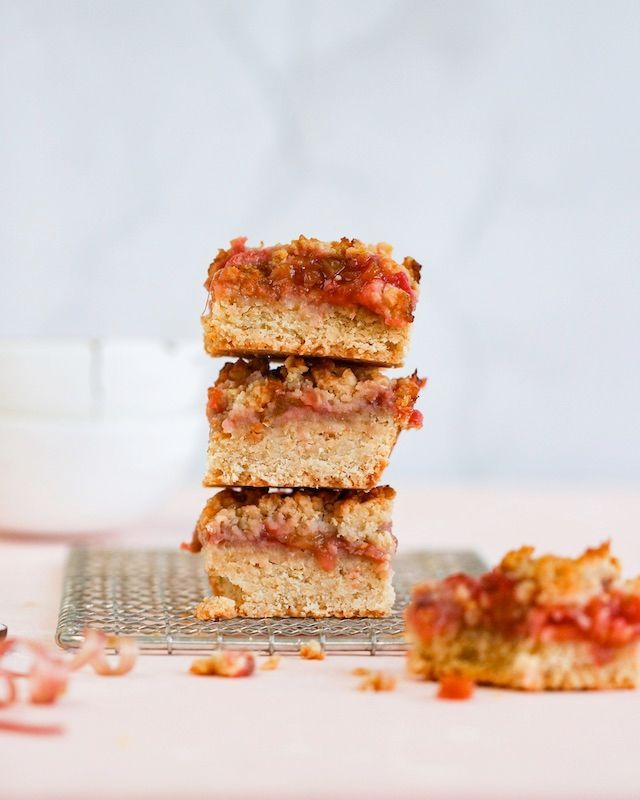 Rabarber-aardbei crumble bars