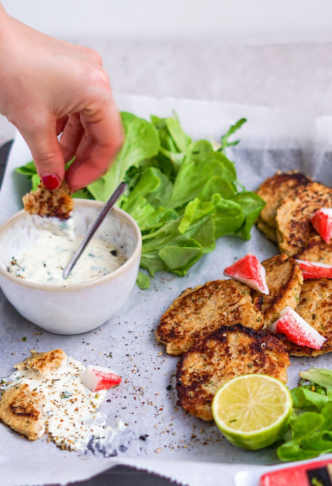 Surimipannenkoekjes met limoenlooksausje