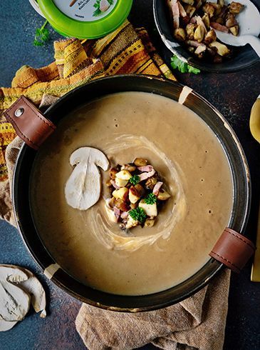 Kastanjesoep met eekhoorntjesbrood en gerookt spek