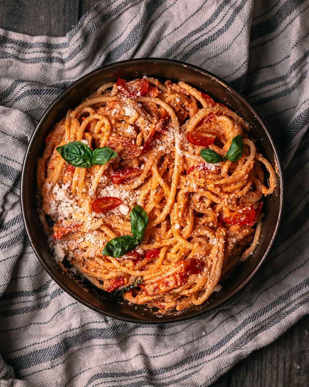 Sweet & sour spaghetti met paprika & kerstomaat