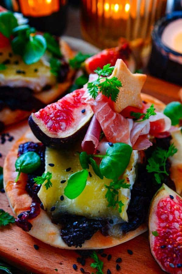 Pizza met brie, ui en peer - recepten - snel, makkelijk en lekker