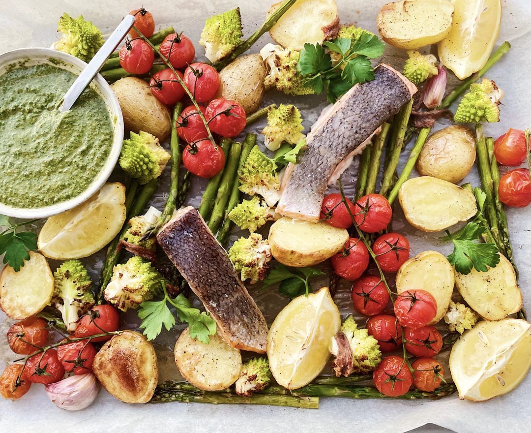 Zalm En Groente Bakplaat Met Salsa Verde