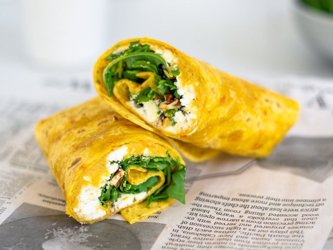 Herfstwrap met pompoenhummus en feta