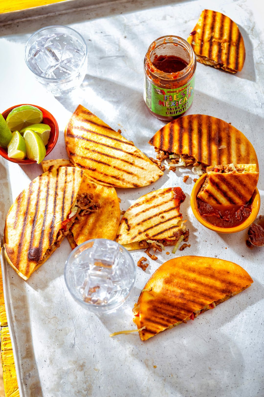 Tortilla-tosti met pittig gehakt en kaas