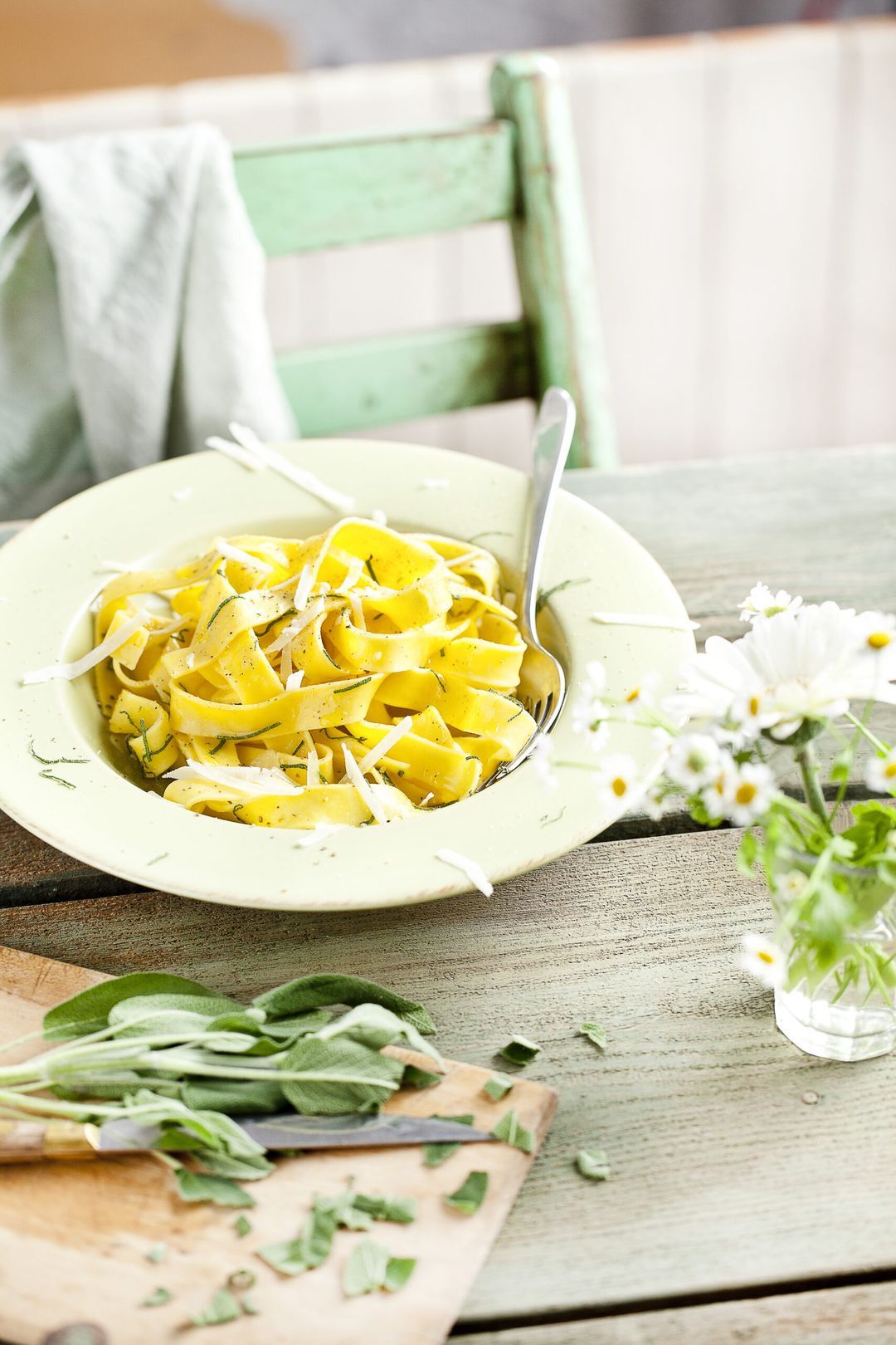 Pasta met boter, salie en pecorino