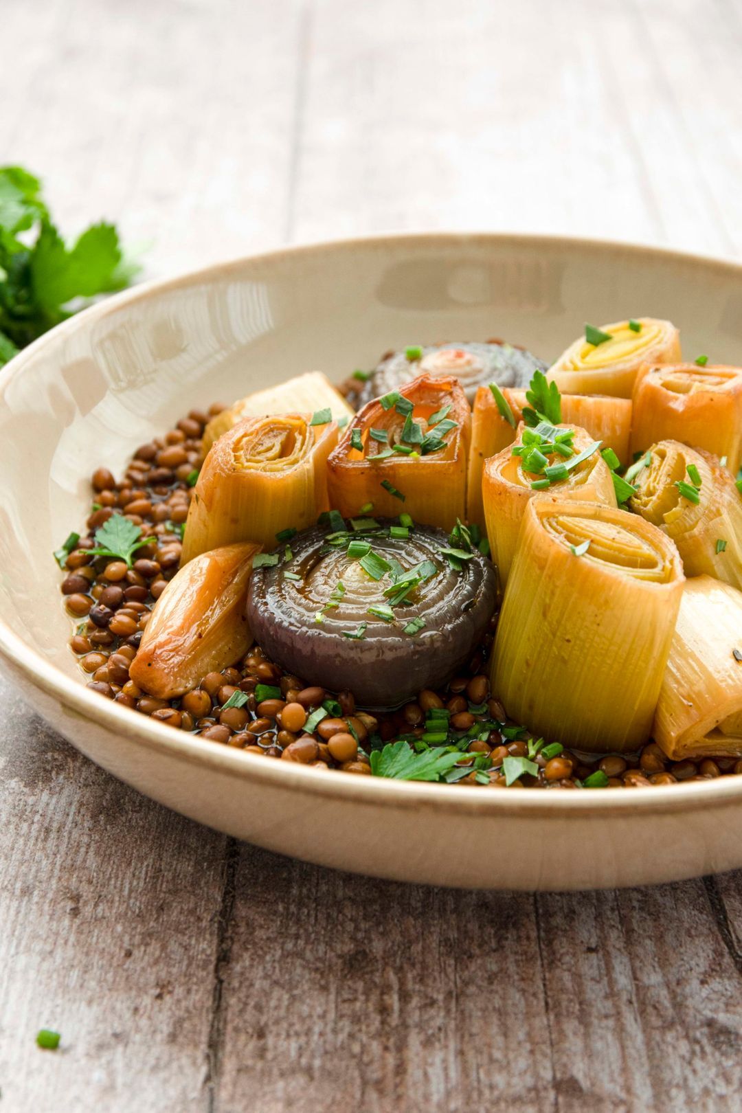 Salade van linzen, prei en gekonfijte ui
