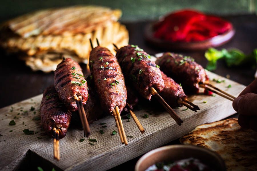 Gegrilde Köfte van lam met geitenkaasdressing