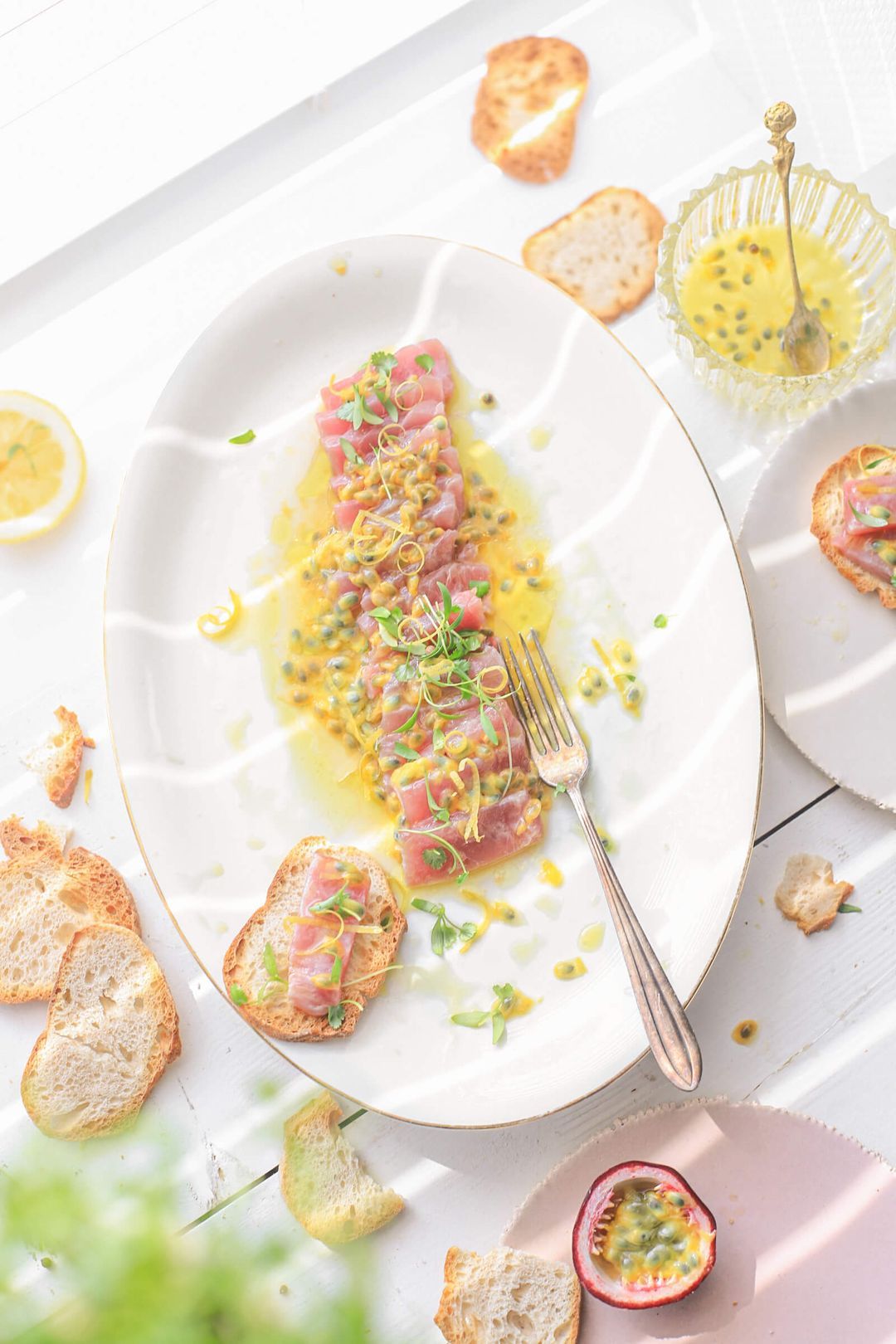 Tonijn ceviche met passievrucht en citroen
