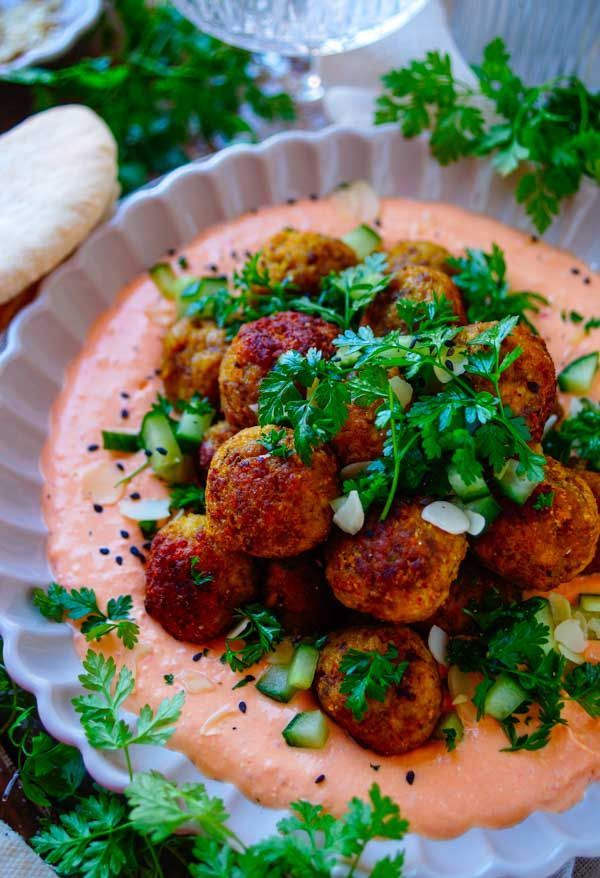 Gehaktballetjes met paprika feta dip